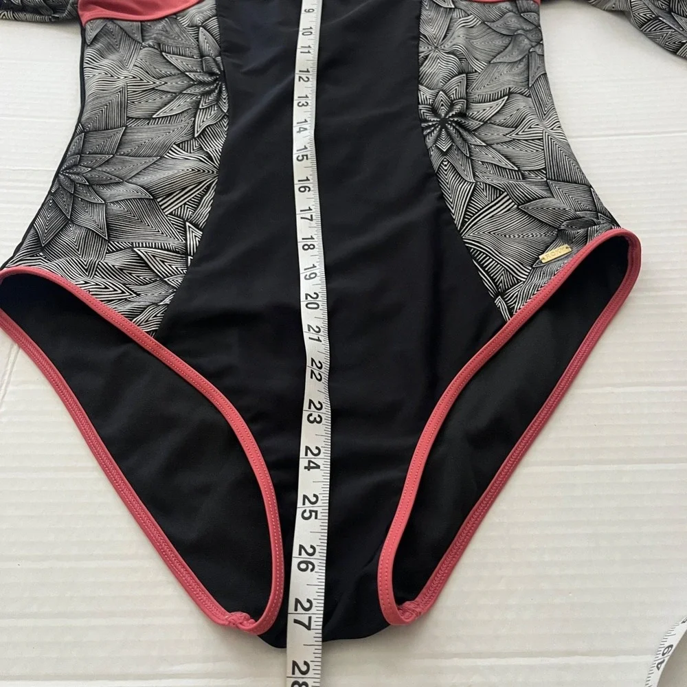 Roxy Pop Surf UV Geometric Bodysuit One Piece M Swim Surf Rashguard Embroidered